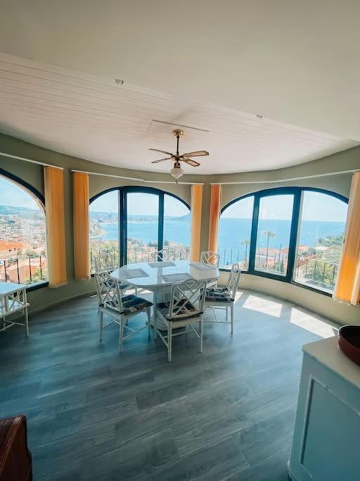 Villa Fantastica Con Vistas A La Bahia Y Con Pisciana *