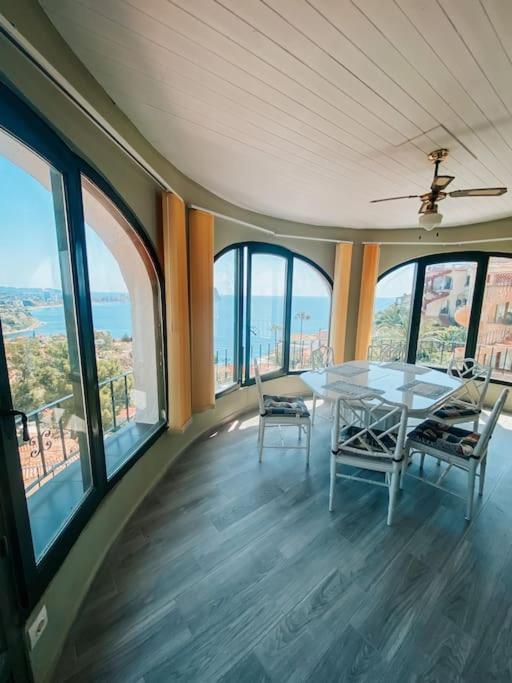 Villa Fantastica Con Vistas A La Bahia Y Con Pisciana
