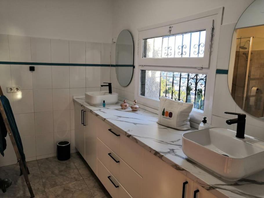Villa Fantastica Con Vistas A La Bahia Y Con Pisciana *